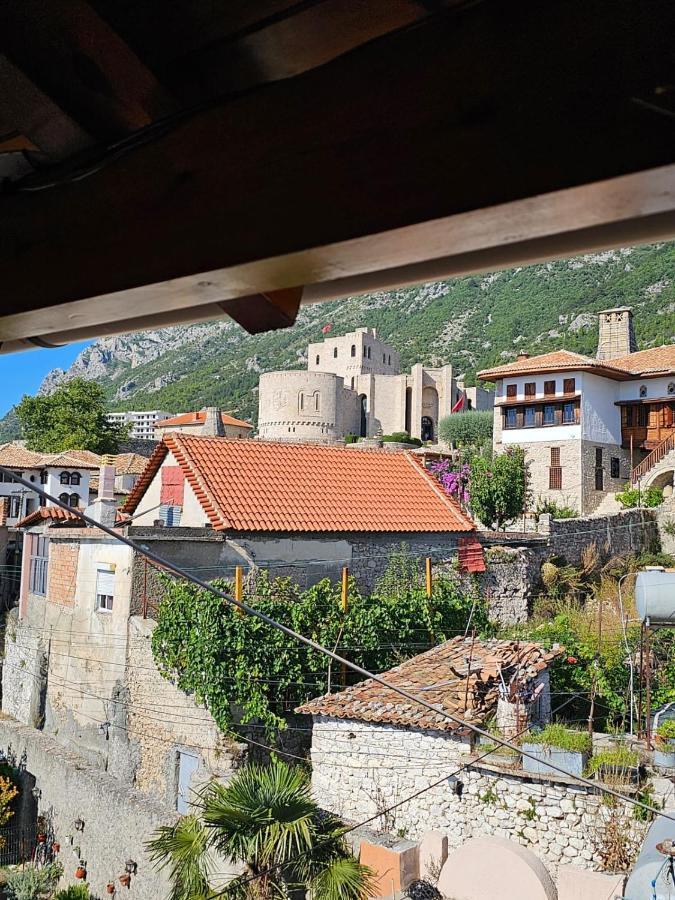 Castle - Inside,Voga Guesthause Krujë Exterior foto